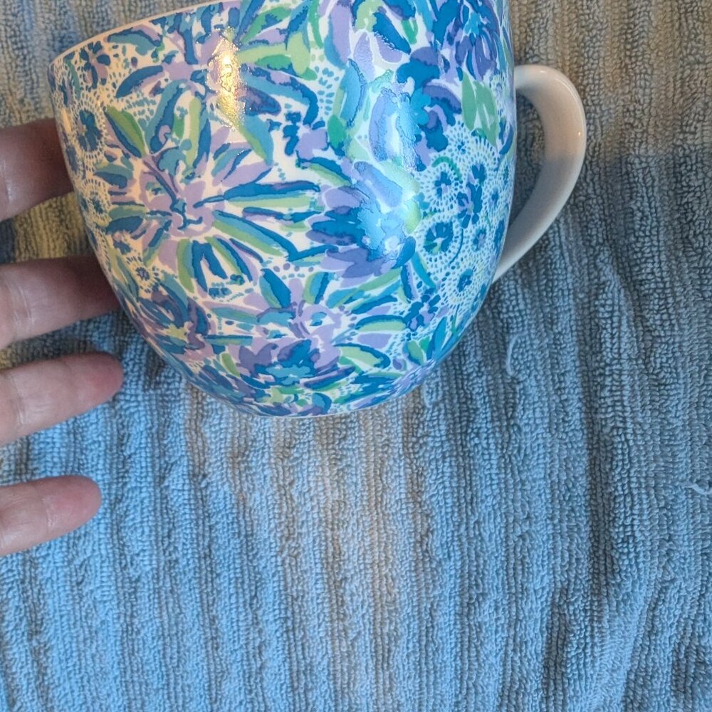 BOGO | Designer Mug | Lilly Pulitzer | Lion Around Pattern | Vibrant Blue & Gold - Picture 5 of 9